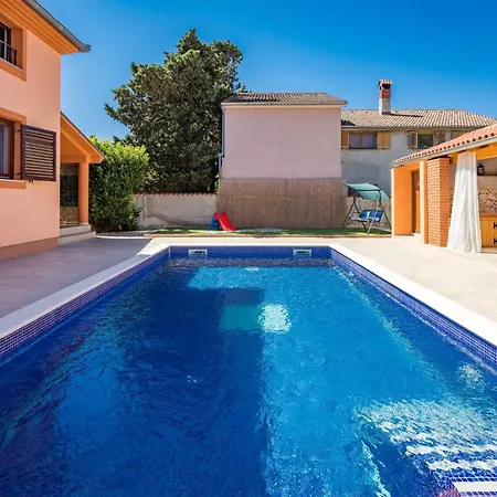 Ferienvilla Ena By Interhome プーラ
