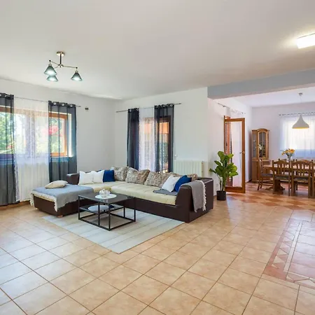 Ferienvilla Ena By Interhome * プーラ