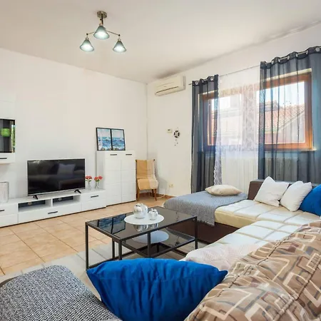 Ferienvilla Ena By Interhome プーラ