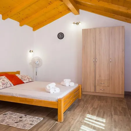 Сasa de vacaciones Ferienvilla Ena By Interhome