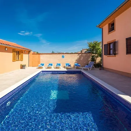 Ferienvilla Ena By Interhome Pula