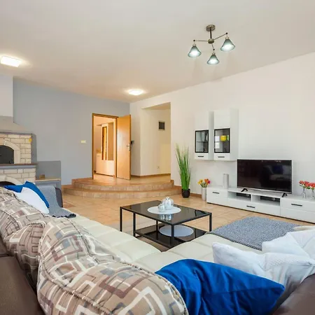 Ferienvilla Ena By Interhome